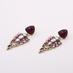 金鳳凰情飾品店 秋冬新風尚，寶石耳釘014閃耀登場